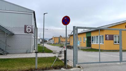Archivbild: Gabi Schönberger
Im Camp Pitman in Weiden sind unter anderem Asylsuchende untergebracht. Weil die Bundeswehr in der Major-Radloff-Kaserne mehr Platz für Rekruten benötigt, muss die Gemeinschaftsunterkunft schließen.