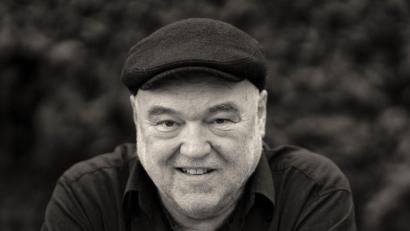 Bild: Wolfgang Buck
Wolfgang Buck präsentiert sein Soloprogramm „immerweider“ in der Dreieinigkeitskirche.