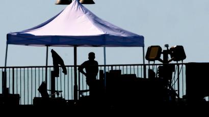 Bild: Hendrik Schmidt/dpa
Mit einem neuen Wachposten verstärkt die Polizei die Sicherheit am Flughafen Leipzig/Halle.
