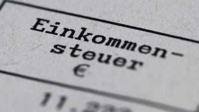 Bild: Robert Michael/dpa
Unter anderem Profisportvereine müssen womöglich höhere Steuern zahlen. (Illustration)