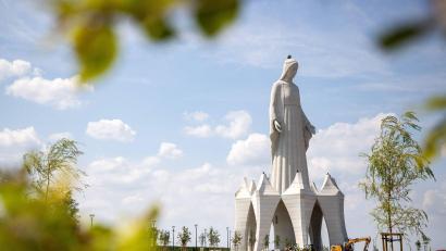 Bild: Agnieszka Bielecka/PAP/dpa
Die riesige Marienstatue im polnischen Dorf Konotopie gilt als die größte Europas.