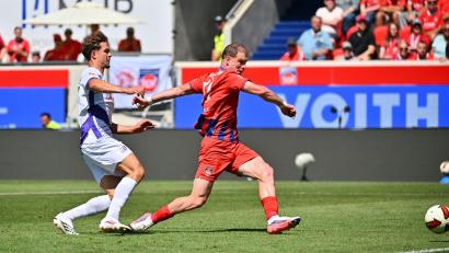 Bild: Jan-Philipp Strobel/dpa
Brachte den 1. FC Heidenheim in Führung: Budu Siwsiwadse (r).