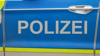 Bild: Jan Woitas/dpa
Beide Fahrzeuginsassen wurden eingeklemmt und starben noch an der Unfallstelle. (Symbolbild)