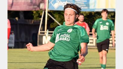 Archivbild: Rudi Gebert
Der SV Mitterteich gewann am Sonntag beim FSV Bayreuth mit 3:2. Alexander Dylda (Szene aus dem Spiel gegen den FC Fichtelgebirge) erzielte den Treffer zum 2:0.