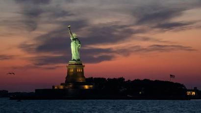 Bild: Kostas Lymperopoulos/CSM via ZUMA Wire/dpa
Unglück im New Yorker Hafen: Frau und Kind sterben, nachdem ihr Boot kentert. (Archivbild)