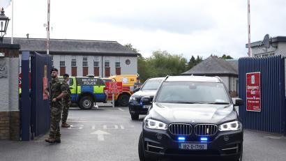 Bild: Damien Eagers/PA Wire/dpa
Der mutmaßliche Gangster soll nach Irland ausgeflogen worden sein.