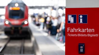 Bild: Sven Hoppe/dpa/dpa-tmn
Der Zug auf der Strecke zwischen München und Nürnberg musste vorzeitig stoppen. (Symbolbild)