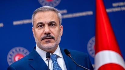 Bild: Michael Kappeler/dpa
Außenminister Hakan Fidan sieht den „Mekka-Verteidigungspakt“ als historischen Meilenstein. (Archivbild)