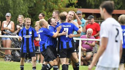 Bild: Hubert Ziegler
Riesenjubel bei den Spielern des FC Edelsfeld nach dem 2:0 durch Tim Rupprecht (ganz rechts).