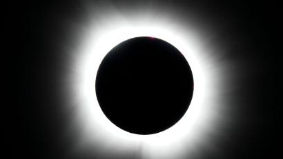 Bild: Julio Cortez/AP/dpa-tmn
Bild von einer totalen Sonnenfinsternis, aufgenommen 2024 in Texas.