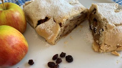 Bild:  Michael Schiffer
Was kann Schöneres aus Äpfeln werden? Ein leckerer Strudel nach altem Rezept.
