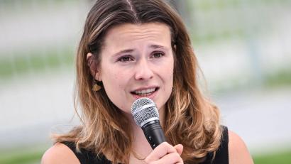Bild: Britta Pedersen/dpa
Klimaschutzaktivistin Luisa Neubauer glaubt nicht, dass man angesichts aller Krisen keine Kinder mehr bekommen sollte. (Archivbild)