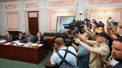 Bild: Pavel Bednyakov/AP/dpa
Das Oberste Gericht in Moskau hat nach einem Antrag kremltreuer Kräfte den Ausschluss der liberalen Oppositionspartei von der Parlamentswahl verfügt.