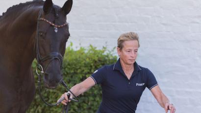 Bild: Rolf Vennenbernd/dpa
Rekordreiterin Isabell Werth beim VET-Check vor der WM in Aachen.