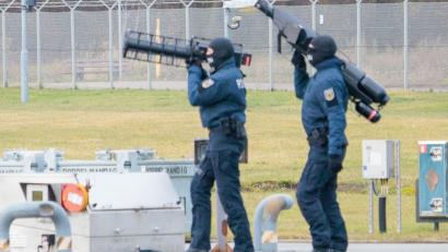 Bild: Carsten Koall/dpa
Die Drohnenabwehreinheit der Bundespolizei wurde im Dezember in Dienst gestellt. (Archivfoto)