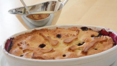 Bild: Gabi Schönberger
Das Rezept für den Pie (gesprochen: pei) funktioniert auch mit Äpfeln, Stachelbeeren, Aprikosen oder Rhabarber. „Mir schmeckt er am besten mit Heidelbeeren“, meint OWZ-Küchenchef Michael Schiffer.
