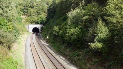 Archivbild: Bernhard Kreuzer
Kein Licht am Ende des Elektrifizierungstunnel: Für die Strecke Nürnberg-Marktredwitz wird derzeit nicht geplant.