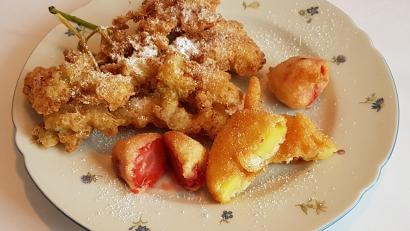 Bild: Gramolla
Mmmmmmmmm, lecker: Hollerküchl. Die haben jetzt, Anfang Juni, gerade Saison.