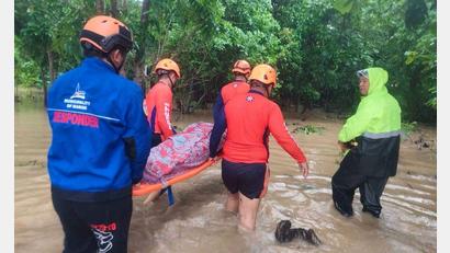 Bild: Uncredited/Philippine Coast Guard/AP/dpa
Die heftigen Regenfälle haben zu schweren Überschwemmungen geführt.