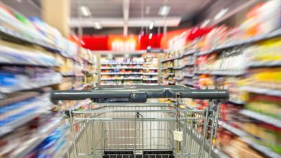 Symbolbild: gopixa – stock.adobe.com
Schon eine bessere Einkaufsplanung, der bewusste Umgang mit Lebensmitteln und kleine Veränderungen beim Strom- und Energieverbrauch können helfen, die laufenden Kosten zu reduzieren.
