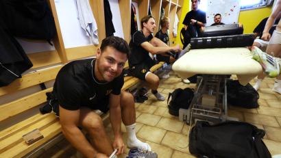 Bild: Karl-Josef Hildenbrand/dpa
Amateurfußball statt Champions League: Kevin Volland in der Kabine seines Heimatvereins FC Thalhofen.