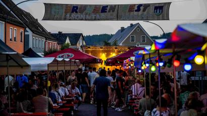 Bild: Thomas Käß
Die Pfadfinder des Stammes Don Bosco in Neuhaus verwandelten den Marktplatz auch in diesem Jahr in eine Festmeile.