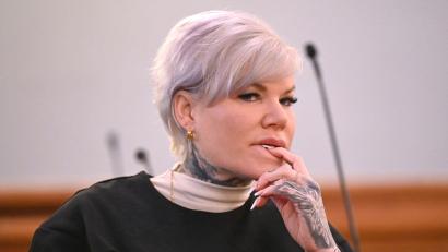 Bild: David Hammersen/dpa
Schlagersängerin Melanie Müller sollte sich wegen Urkundenfälschung vor Gericht verantworten, doch der Prozess wurde kurzfristig abgesagt. (Archivbild)