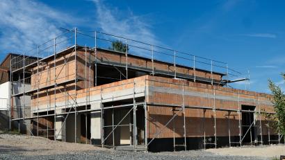 Bild: Fred Lehner
Fertiggestellt ist der Rohbau für die Erweiterung des Kindergartens St. Johannes Maria Vianney.