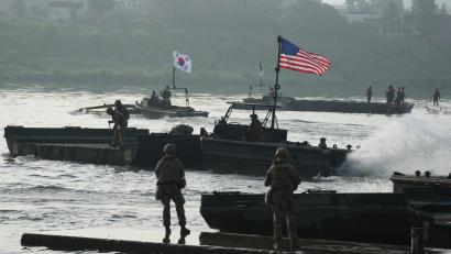 Bild: Lee Jin-man/AP/dpa
Jedes Jahr führen Streitkräfte Südkoreas und der USA gemeinsame Militärübungen durch. (Archivbild)