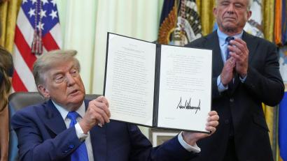 Bild: Jacquelyn Martin/AP/dpa
Trump räumte selbst ein, dass er sich auf unbelegte Behauptungen stütze.