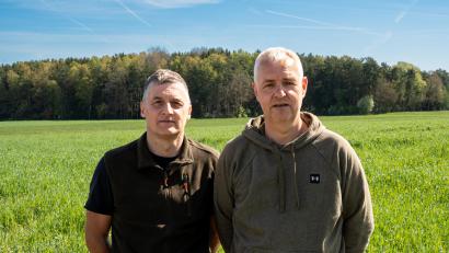 Bild: Franka Eichl
Die Jagdpächter Martin Gottsche (links) und Markus Stopfer kündigen ihren Jagdpachtvertrag vorzeitig. Der Wolf, Zoonosen, Freizeitdruck und Bauvorhaben vermiesen den Jägern ihr Hobby, dem sie seit Jahrzehnten nachgehen.
