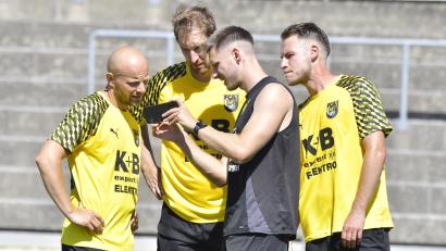 Bild: Hubert Ziegler
Der FC Amberg hat seine beiden Spielertrainer Friedrich Lieder (von links) und Mario Zitzmann entlassen.