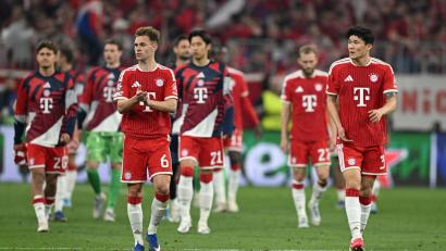 Bild: Sven Hoppe/dpa
Die Bayern-Spieler bedanken sich nach der Partie bei den Fans.