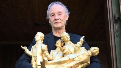 Bild: Barbara Gindl/APA/dpa
Der Konzeptkünstler ist bekannt für Figuren von bekannten Persönlichkeiten. (Archivbild)