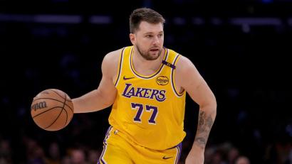 Bild: Eric Thayer/AP/dpa
Bekommt einen neuen Boss: Lakers-Star Luka Doncic. (Archivbild)