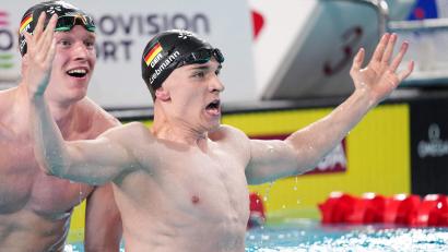 Bild: Sebastien Bozon/AFP/dpa
Jubel im Doppelpack: Liebmann (r) und Schwarz freuen sich.
