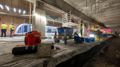 Bild: Peter Kneffel/dpa
In der Haltestelle Goetheplatz müssen Bauschäden beseitigt werden.