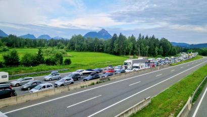 Bild: Bernhard Niederhauser/APA/dpa
Mit weiteren Ab- und Auffahrtssperren auf der Tauernautobahn sollen Daten für einen besseren Verkehrsfluss gesammelt werden