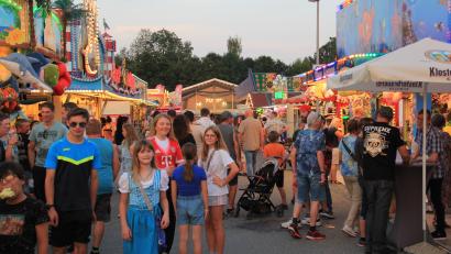 Archivbild: Konrad Rosner
Die Besucher sollen das Kemnather Wiesenfest unbeschwert genießen. Damit sie sich sicher fühlen können, haben Stadt und Polizei ein Konzept erarbeitet, um potenzielle Gefahren abwehren und angemessen auf mögliche Notfälle reagieren zu können.
