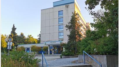 Bild: Gertraud Portner
Noch ist die Asklepios-Klinik in Oberviechtach für die Bürger der Region da. Welche Auswirkungen die Reformen auf das Krankenhaus haben, wurde beim 4. Oberviechtacher Gesundheitsdialog diskutiert.