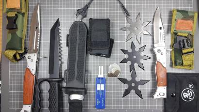 Bild: Bundespolizei
Diese Waffen stellten die Bundespolizisten bei den beiden Jugendlichen sicher.