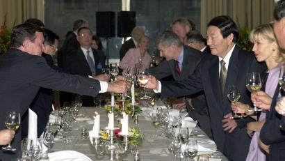 Bild: picture-alliance / dpa
Unter Ex-Ministerpräsident Zhu Rongji läutete China seinen wirtschaftlichen Aufstieg ein. (Archivbild)