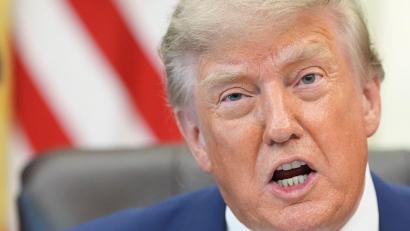 Bild: Jacquelyn Martin/AP/dpa
Zwei Medienorganisationen reichen Klage gegen den Premium-Dienst für Trumps Truth Social ein. (Symbolfoto)