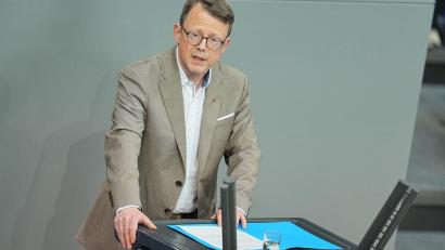 Bild: Michael Kappeler/dpa
Aus Sicht von Linken-Politiker Ulrich Thoden gibt aus guten Gründen das Trennungsgebot von Polizei und Nachrichtendiensten. (Archivbild)