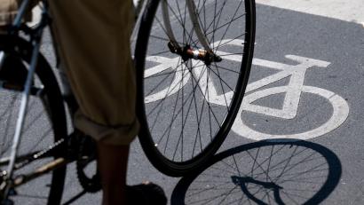 Bild: Sven Hoppe/dpa
Auf dem Regentalradweg soll ein Radfahrer mehrfach andere Menschen angespuckt haben. (Symbolbild)