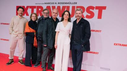 Bild: Rolf Vennenbernd/dpa
Zum prominenten Ensemble zählen (von links nach rechts) Fahri Yardim, Gaby Dohm, Hape Kerkeling, Christoph Maria Herbst, Anja Knauer und Friedrich Mücke. (Archivbild)