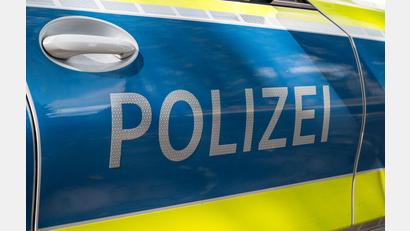 Bild: Daniel Vogl/dpa
Polizei und Feuerwehr waren wegen eines verdächtigen Gegenstands in einer Spedition in Neu-Ulm im Einsatz. (Symbolbild)