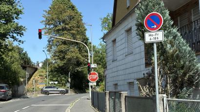 Bild: Joachim Gebhardt
Hier endet im Philosophenweg das zeitlich eingeschränkte Halteverbot Richtung Nürnberger Straße. Danach darf generell nicht mehr geparkt werden, weil dort der Ampelbereich beginnt.