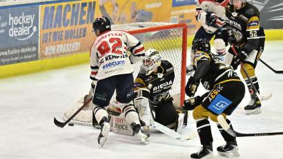 Archivbild: Hubert Ziegler
Zum Bayernliga-Saisonauftakt am 4. Oktober empfängt der ERSC Amberg den ESC Kempten. In der abgelaufenen Saison gewannen die Vilsstädter mit 4:2 (Szene).
