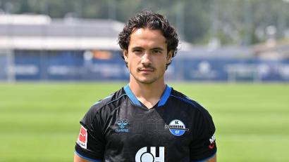 Bild: Swen Pförtner/dpa
Spielt nun in Schottland statt in der Bundesliga: Mika Baur. (Archivbild)